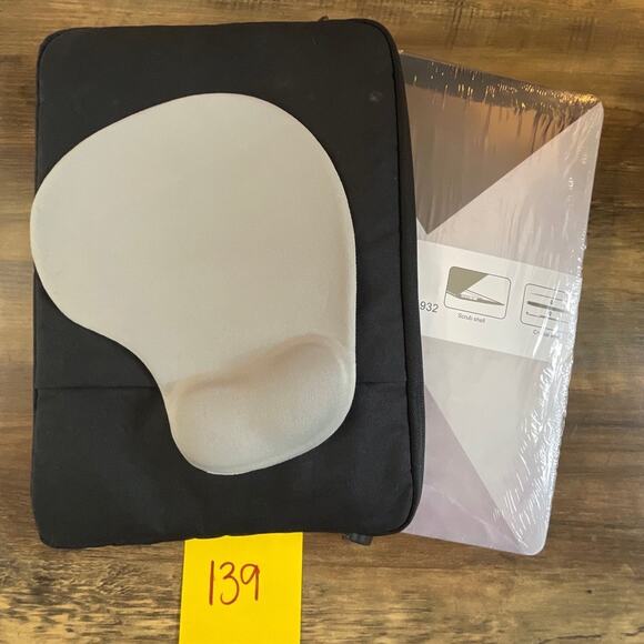 MacBook Air 13” 2018-2020 black soft case with hardshell - Picture 6 of 6